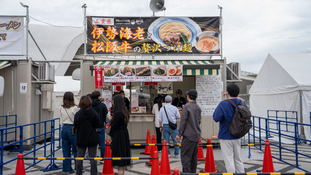 Booth advertising luxurious lobster and Matsusaka beef tsukemen.